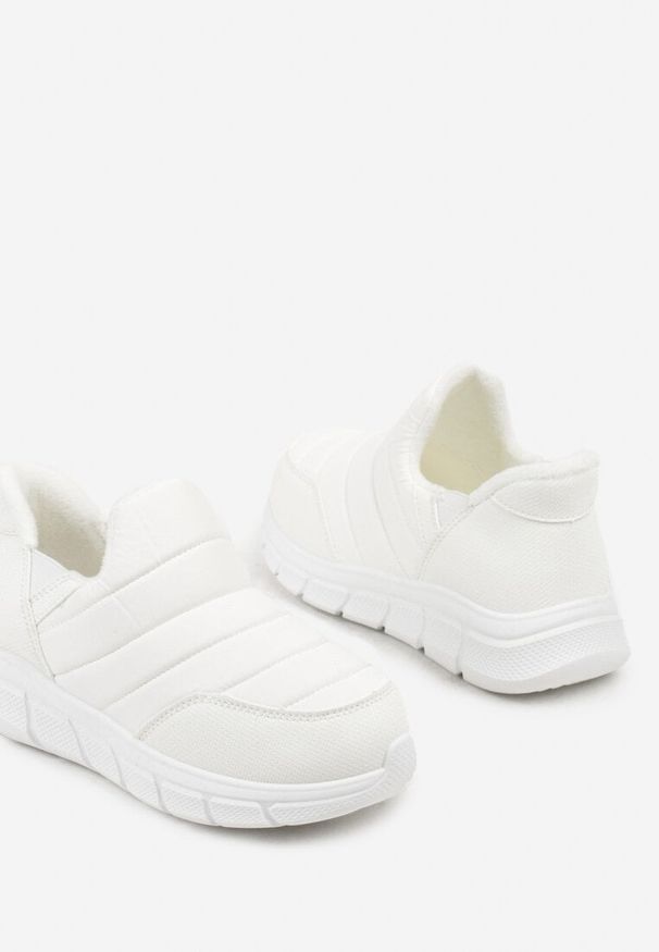 Renee - Białe Sneakersy Śniegowce na Platformie z Tłoczeniem i Pikowaną Cholewką Vermina. Okazja: na co dzień. Kolor: biały. Materiał: dresówka. Szerokość cholewki: normalna. Obcas: na platformie. Styl: casual
