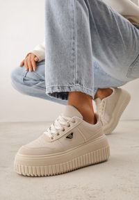 Born2be - Beżowe Sneakersy VICES na Grubej Podeszwie z Tłoczeniami Zdobione Aplikacją Cezara. Okazja: na co dzień, do pracy. Kolor: beżowy. Materiał: jeans. Wzór: aplikacja #8