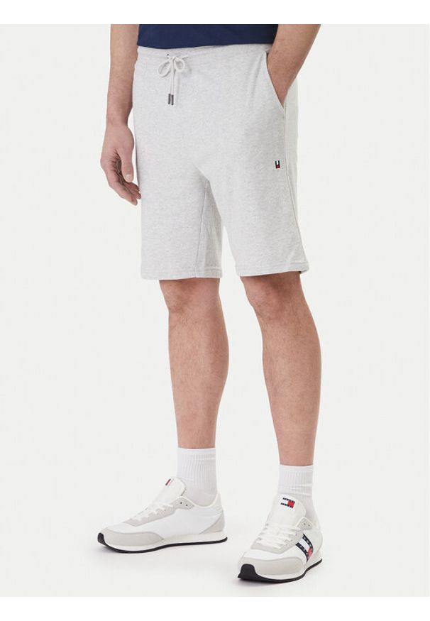 TOMMY HILFIGER - Tommy Hilfiger Szorty sportowe UM0UM03452 Szary Regular Fit. Kolor: szary. Materiał: bawełna. Styl: sportowy