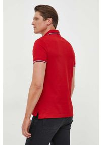 TOMMY HILFIGER - Tommy Hilfiger polo męski kolor czerwony wzorzysty. Okazja: na co dzień. Typ kołnierza: polo. Kolor: czerwony. Materiał: bawełna, dzianina. Długość: krótkie. Wzór: aplikacja. Styl: casual #3