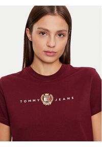 Tommy Jeans T-Shirt Crest Linear DW0DW18795 Bordowy Regular Fit. Kolor: czerwony. Materiał: bawełna