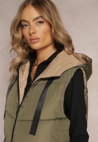 Renee - Zielona Długa Kamizelka z Kapturem Dwustronna Lurenta. Typ kołnierza: kaptur. Kolekcja: plus size. Kolor: zielony. Długość: długie #2