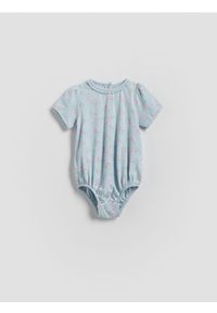 Reserved - Bawełniane body w kwiaty - jasnoniebieski. Kolor: niebieski. Materiał: bawełna. Wzór: kwiaty