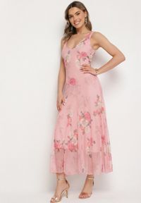 Born2be - Różowa Siateczkowa Sukienka z Kwiatowym Motywem Milanessa. Okazja: na co dzień. Kolor: różowy. Materiał: jeans. Wzór: kwiaty. Typ sukienki: proste. Styl: casual, elegancki #1