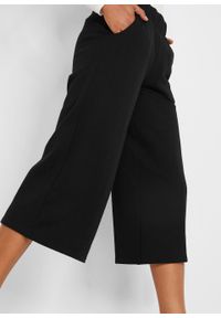 Spodnie dresowe culotte 7/8 z bawełny organicznej, Level 1 bonprix czarny. Kolor: czarny. Materiał: materiał, bawełna, dresówka. Styl: sportowy #6