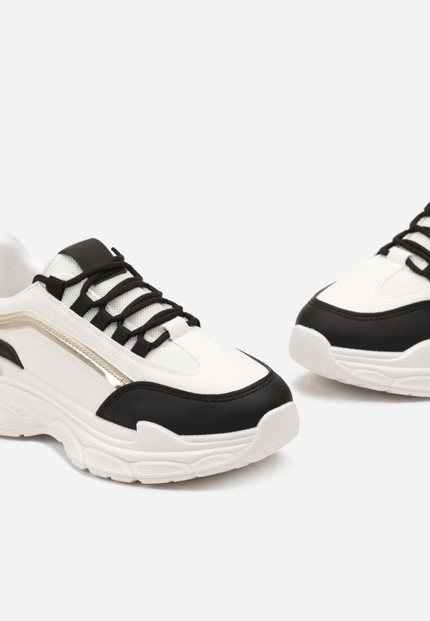 Born2be - Biało-Czarne Sneakersy na Grubej Podeszwie z Materiałowymi Wstawkami Kendria. Kolor: biały. Materiał: materiał