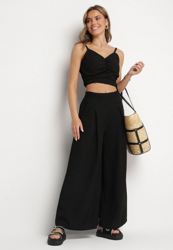 Born2be - Czarny Komplet z Wiskozą Top z Usztywnianymi Miseczkami i Szerokie Spodnie Lortebis. Kolor: czarny. Materiał: wiskoza. Wzór: aplikacja