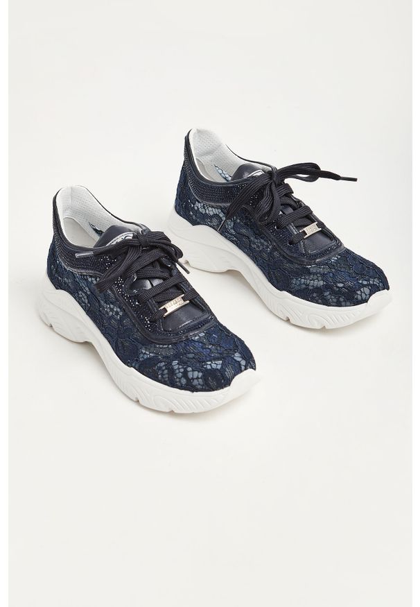 Sneakersy CESARE CASADEI. Materiał: materiał, skóra. Wzór: ażurowy
