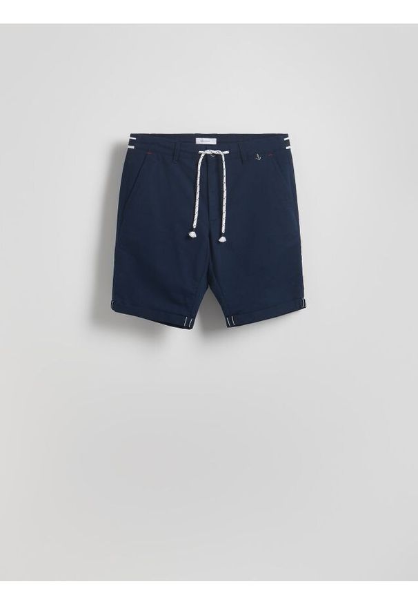Reserved - Szorty slim fit - granatowy. Kolor: niebieski. Materiał: bawełna, tkanina