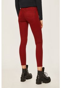 Pepe Jeans - Spodnie Soho. Kolor: brązowy. Materiał: bawełna, materiał, elastan, tkanina, poliester. Wzór: gładki #3