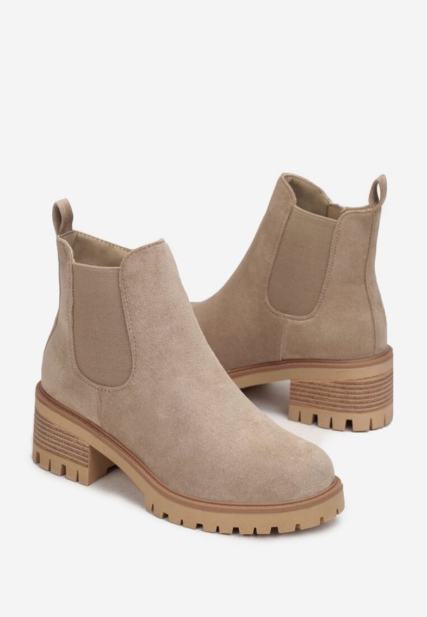 Born2be - Ciemnobeżowe Botki na Słupku Rona. Okazja: na co dzień. Kolor: beżowy. Materiał: jeans. Wzór: aplikacja. Obcas: na słupku. Styl: elegancki, klasyczny, casual. Wysokość obcasa: niski