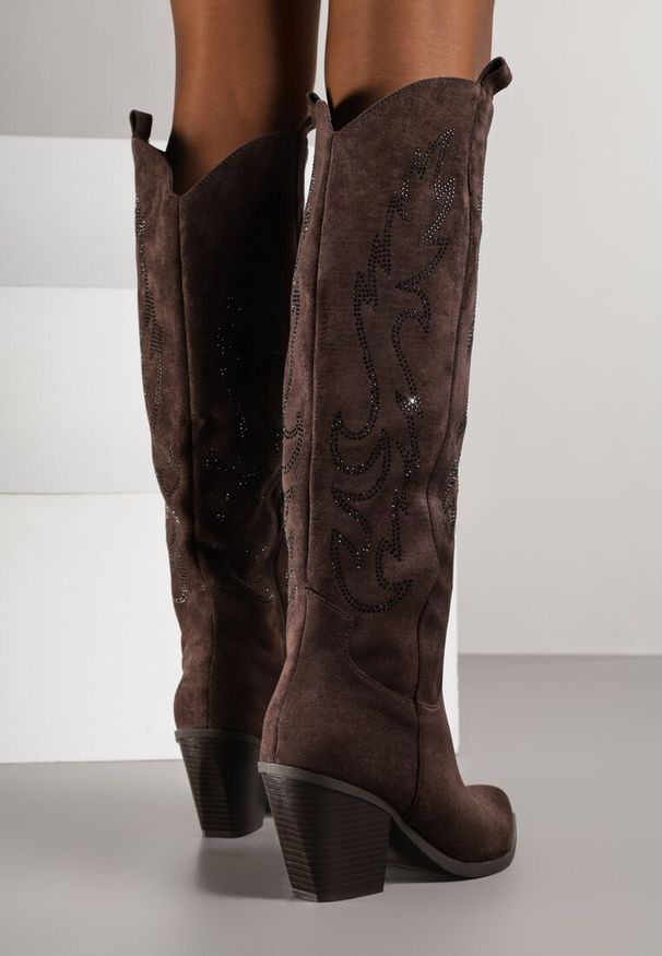 Born2be - Ciemnobrązowe Kozaki Kowbojki na Stożku z Cholewką w Cyrkoniowy Wzór Nalimia. Okazja: na co dzień. Kolor: brązowy. Materiał: jeans. Szerokość cholewki: normalna. Obcas: na stożku. Styl: boho, elegancki, casual. Wysokość obcasa: średni