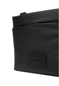 Calvin Klein Saszetka Puffer Utility Flatpack LV04D3224G Czarny. Kolor: czarny. Materiał: materiał #2