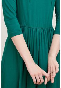 Marie Zélie - Sukienka Emelina ciemnozielona. Kolor: zielony. Materiał: wiskoza, dzianina, materiał, elastan, tkanina, guma. Styl: klasyczny. Długość: midi #3
