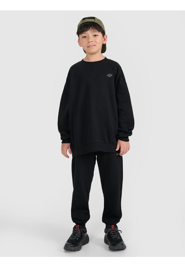 4f - 4F Komplet dresowy dziecięcy - czarny 122/128 (6-8 lat). Okazja: na co dzień. Typ kołnierza: bez kaptura. Kolor: czarny. Materiał: dresówka. Długość: długie. Wzór: gładki, ze splotem. Sezon: lato. Styl: młodzieżowy, klasyczny, casual, sportowy
