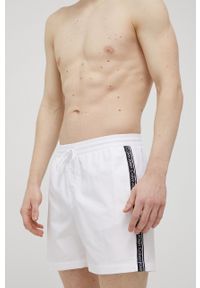 Calvin Klein szorty kąpielowe kolor biały. Kolor: biały. Materiał: poliester, materiał. Wzór: aplikacja #1