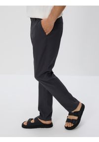 Reserved - Bawełniane spodnie chino slim - ciemnoszary. Kolor: szary. Materiał: bawełna