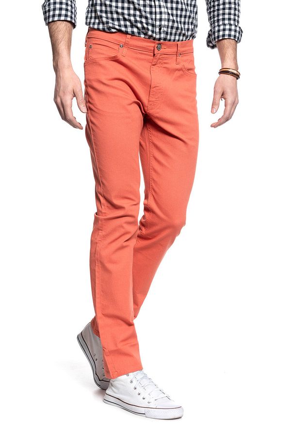 Lee - LEE RIDER MĘSKIE SPODNIE MATERIAŁOWE PAPRIKA L701LB22 112117566. Materiał: materiał