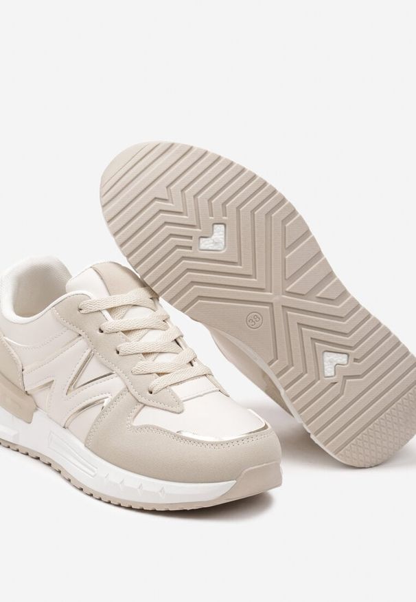 Born2be - Beżowe Sznurowane Sneakersy na Płaskiej Podeszwie z Metalicznym Wykończeniem Vivamarie. Nosek buta: okrągły. Zapięcie: sznurówki. Kolor: beżowy. Obcas: na płaskiej podeszwie. Wysokość obcasa: niski