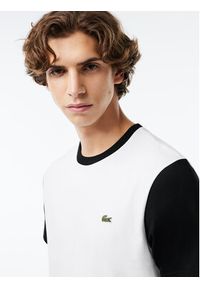 Lacoste T-Shirt TH1298 Biały Regular Fit. Kolor: biały. Materiał: bawełna #4