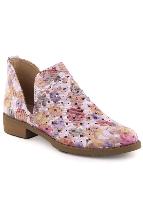 Botki damskie ażurowe wsuwane w kwiaty białe M.Daszyński SA62-102. Wysokość cholewki: za kostkę. Zapięcie: bez zapięcia. Kolor: biały. Materiał: skóra ekologiczna. Szerokość cholewki: normalna. Wzór: ażurowy, kwiaty