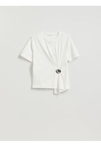 Reserved - T-shirt z ozdobnym detalem - złamana biel. Materiał: bawełna