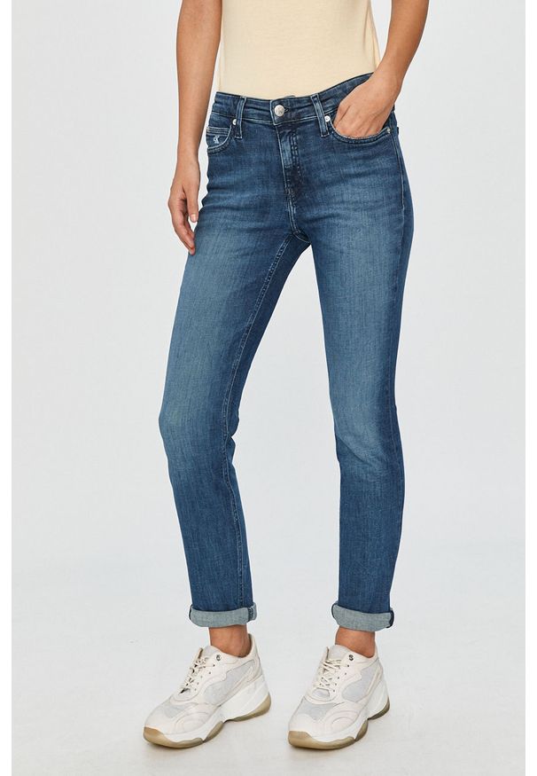 Calvin Klein Jeans - Jeansy. Kolor: niebieski. Materiał: bawełna, denim, lyocell, elastan, tkanina