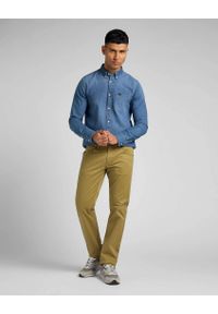 Lee - LEE BUTTON DOWN MĘSKA KOSZULA JEANSOWA TIDE BLUE L880CUQK 112322534. Typ kołnierza: button down. Materiał: jeans