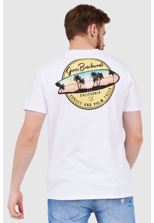 Guess - GUESS Biały bawełniany t-shirt męski sunset and palm trees, Rozmiar M. Kolor: biały. Materiał: bawełna. Wzór: nadruk