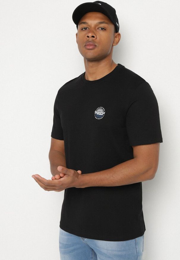 Born2be - Czarna Koszulka Bawełniana z Aplikacją Selsedi. Okazja: na co dzień. Kolor: czarny. Materiał: bawełna. Wzór: aplikacja. Styl: casual