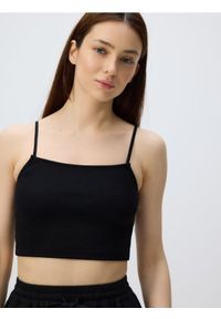 Reserved - Krótki top na ramiączkach - czarny. Kolor: czarny. Materiał: bawełna, dzianina. Długość rękawa: na ramiączkach. Długość: krótkie