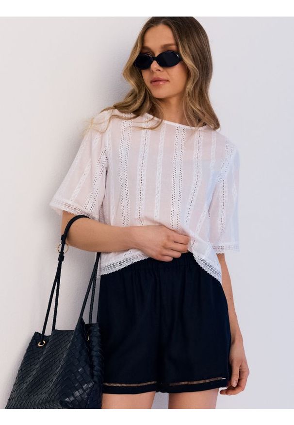 Sinsay - Szorty z domieszką lnu - czarny. Kolor: czarny. Materiał: len