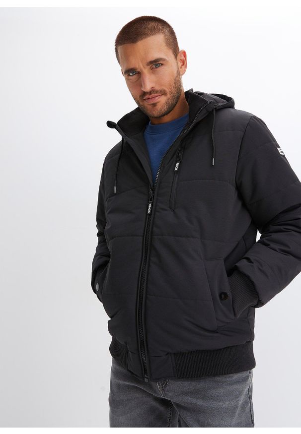 bonprix - Zimowa kurtka pikowana o kroju bomberki z kapturem. Typ kołnierza: kaptur. Kolor: czarny. Sezon: zima
