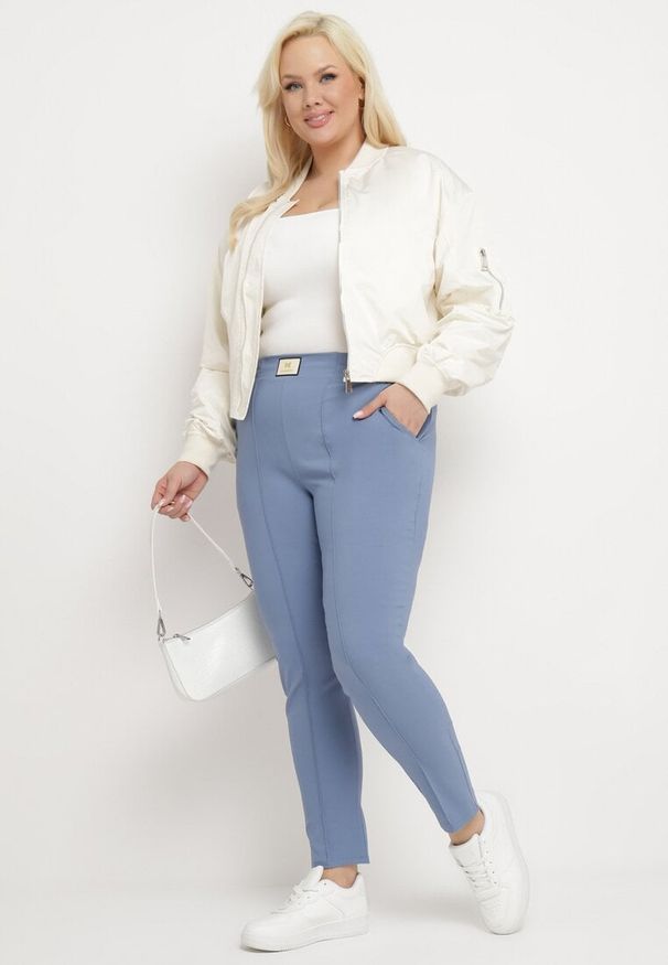 Born2be - Niebieskie Spodnie z Wysokim Stanem i Gumką w Pasie Geminia. Okazja: na co dzień. Stan: podwyższony. Kolor: niebieski. Materiał: guma. Styl: casual