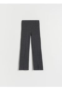 Reserved - Prążkowane spodnie z rozcięciami - czarny. Kolor: czarny. Materiał: prążkowany