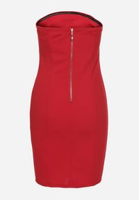 Born2be - Czerwona Dopasowana Sukienka z Wiskozą Divane. Okazja: do pracy, na spotkanie biznesowe. Kolor: czerwony. Materiał: wiskoza. Długość rękawa: bez ramiączek. Styl: biznesowy, klasyczny, elegancki #4