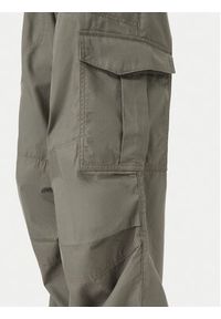 G-Star RAW - G-Star Raw Spodnie materiałowe D29375-D387 Zielony Loose Fit. Kolor: zielony. Materiał: bawełna #5