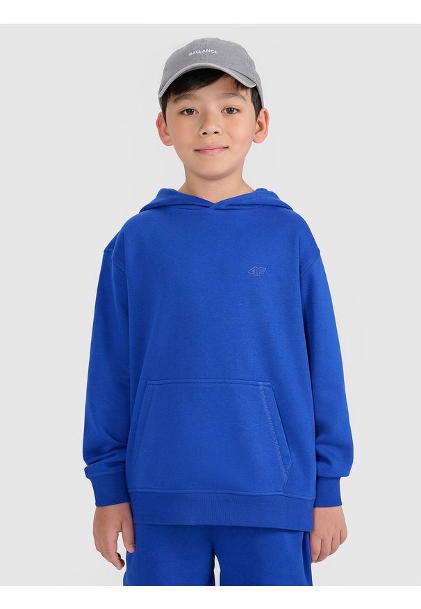 4f - 4F Bluza dresowa nierozpinana z kapturem chłopięca - niebieska 134 (8-9 lat). Okazja: na co dzień. Typ kołnierza: kaptur. Kolor: niebieski. Materiał: dresówka. Wzór: gładki, ze splotem. Sezon: lato. Styl: młodzieżowy, casual, sportowy