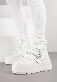 Renee - Białe Botki Sneakersy Vices na Platformie w Stylu Y2K Gelira. Okazja: na co dzień. Zapięcie: rzepy. Kolor: biały. Materiał: jeans. Wzór: aplikacja. Sezon: lato. Obcas: na platformie. Styl: casual