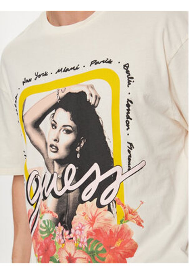 Guess T-Shirt M4GI12 K9RM1 Beżowy Regular Fit. Kolor: beżowy. Materiał: bawełna