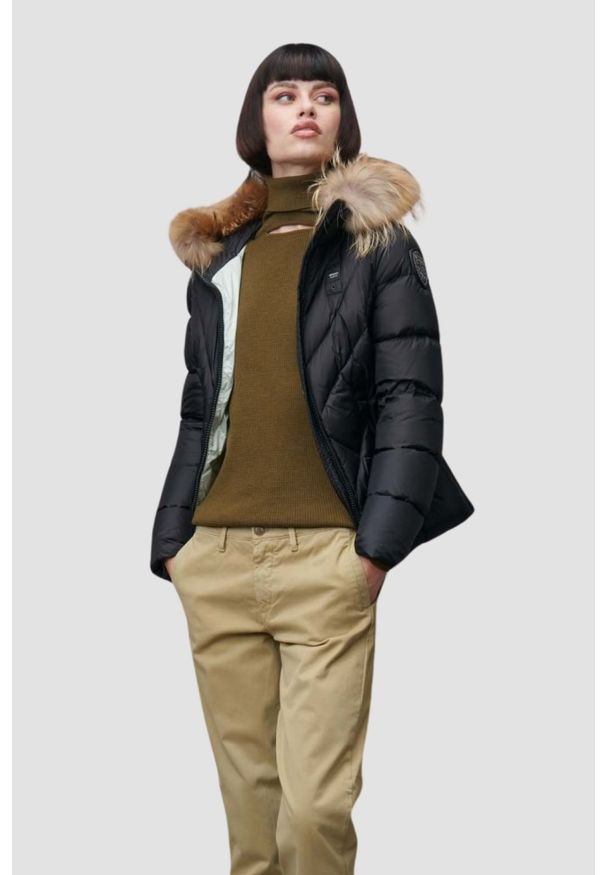 Blauer USA - BLAUER Czarna kurtka damska Alicia Short Jackets, Rozmiar M. Typ kołnierza: kaptur. Kolor: czarny. Materiał: poliamid, futro. Styl: elegancki