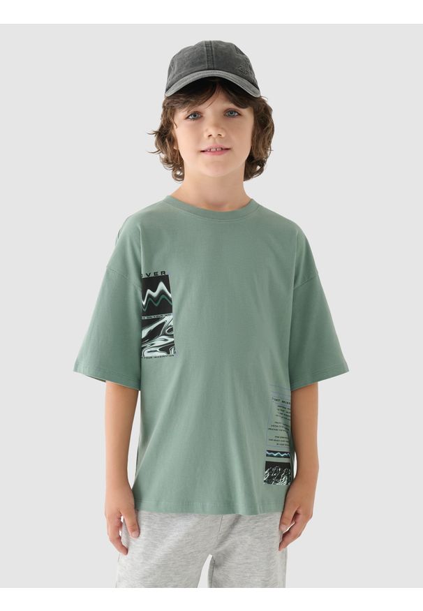 4f - 4F T-shirt z nadrukiem chłopięcy - turkusowy 128 (7-8 lat). Okazja: na co dzień. Kolor: turkusowy. Materiał: dzianina, jersey, bawełna. Długość rękawa: krótki rękaw. Długość: krótkie. Wzór: nadruk. Sezon: lato. Styl: sportowy, klasyczny, casual