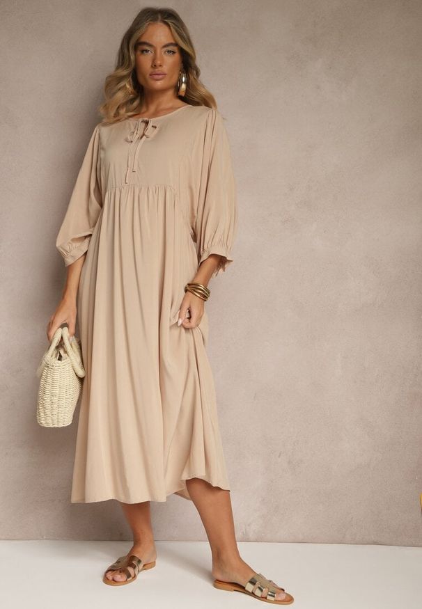 Renee - Beżowa Wiskozowa Sukienka o Rozkloszowanym Kroju Wiązana przy Dekolcie Tilvessa. Okazja: na co dzień. Kolor: beżowy. Materiał: wiskoza. Typ sukienki: rozkloszowane, proste. Styl: casual