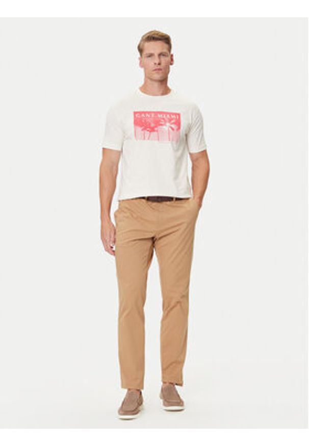 GANT - Gant T-Shirt 2003342 Écru Regular Fit. Materiał: bawełna