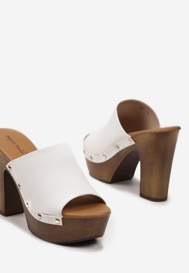Born2be - Białe Klapki na Słupkowym Obcasie i Platformie Gioconda. Kolor: biały. Sezon: wiosna, lato. Obcas: na obcasie. Wysokość obcasa: średni