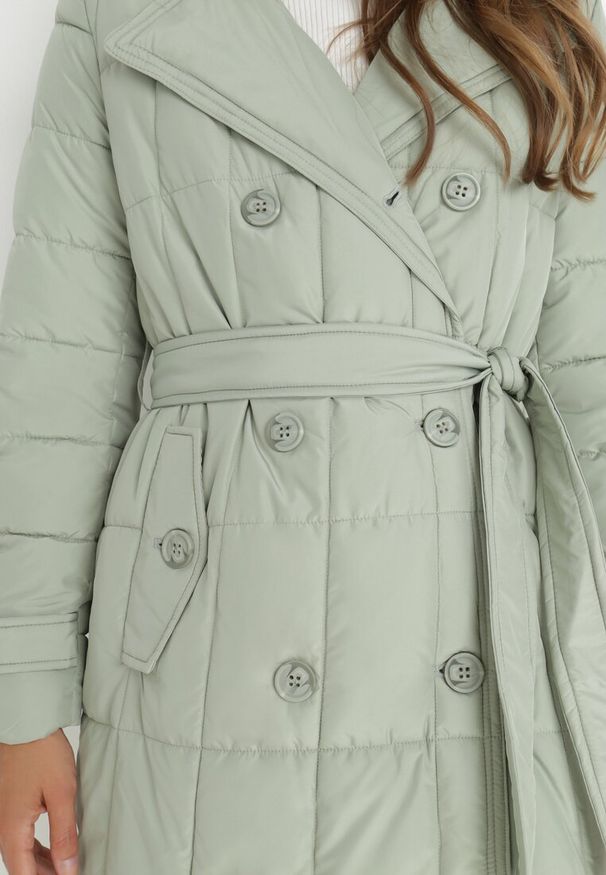 Born2be - Jasnozielona Kurtka Pikowana z Paskiem Gutdat. Okazja: na co dzień. Kolor: zielony. Materiał: materiał. Długość rękawa: długi rękaw. Długość: długie. Sezon: zima. Styl: casual