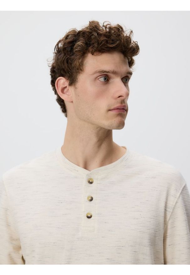 Reserved - Bawełniany longsleeve - beżowy. Kolor: beżowy. Materiał: bawełna. Długość rękawa: długi rękaw