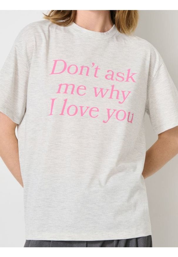 Sinsay - Koszulka z krótkim rękawem - szary. Kolor: szary. Długość rękawa: krótki rękaw. Długość: krótkie