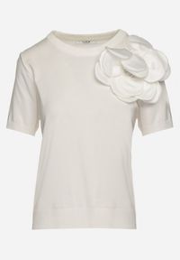 Born2be - Biała Wiskozowa Bluzka z Aplikacją 3D Kwiatkiem Sallron. Kolor: biały. Materiał: wiskoza. Wzór: aplikacja, kwiaty