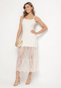 Born2be - Beżowa Prążkowana Sukienka Koktajlowa Ozdobiona Koronką Sonalitea. Kolor: beżowy. Materiał: koronka, prążkowany. Wzór: aplikacja, koronka. Styl: wizytowy #4